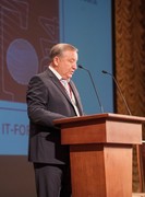 Губернатор Алтайского края А. Б. Карлин выступает на открытии 7-го регионального ИТ-Форума